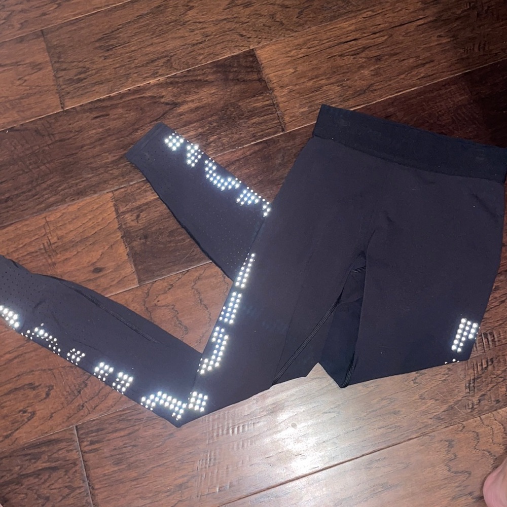 Great condition black Lululemon leggings size 4!